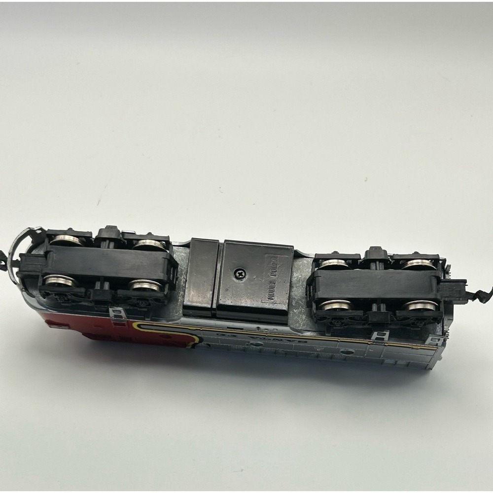 Model Power HO Scale Santa Fe Diesel Locomotive Engine Untested Read: SEE PHOTOS - Picture 7 of 12